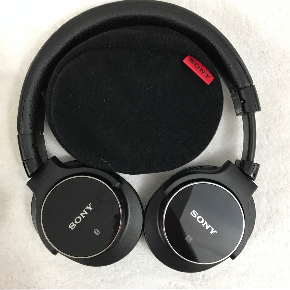 Sony Wireless Noise Canceling Stereo Headset Bluetooth 3.0